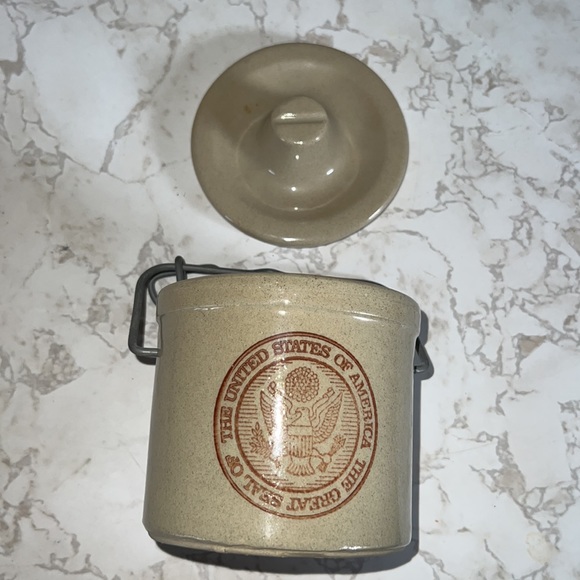 Vintage United States of America Cheese Crock with Lid and Metal Handle - Picture 5 of 16